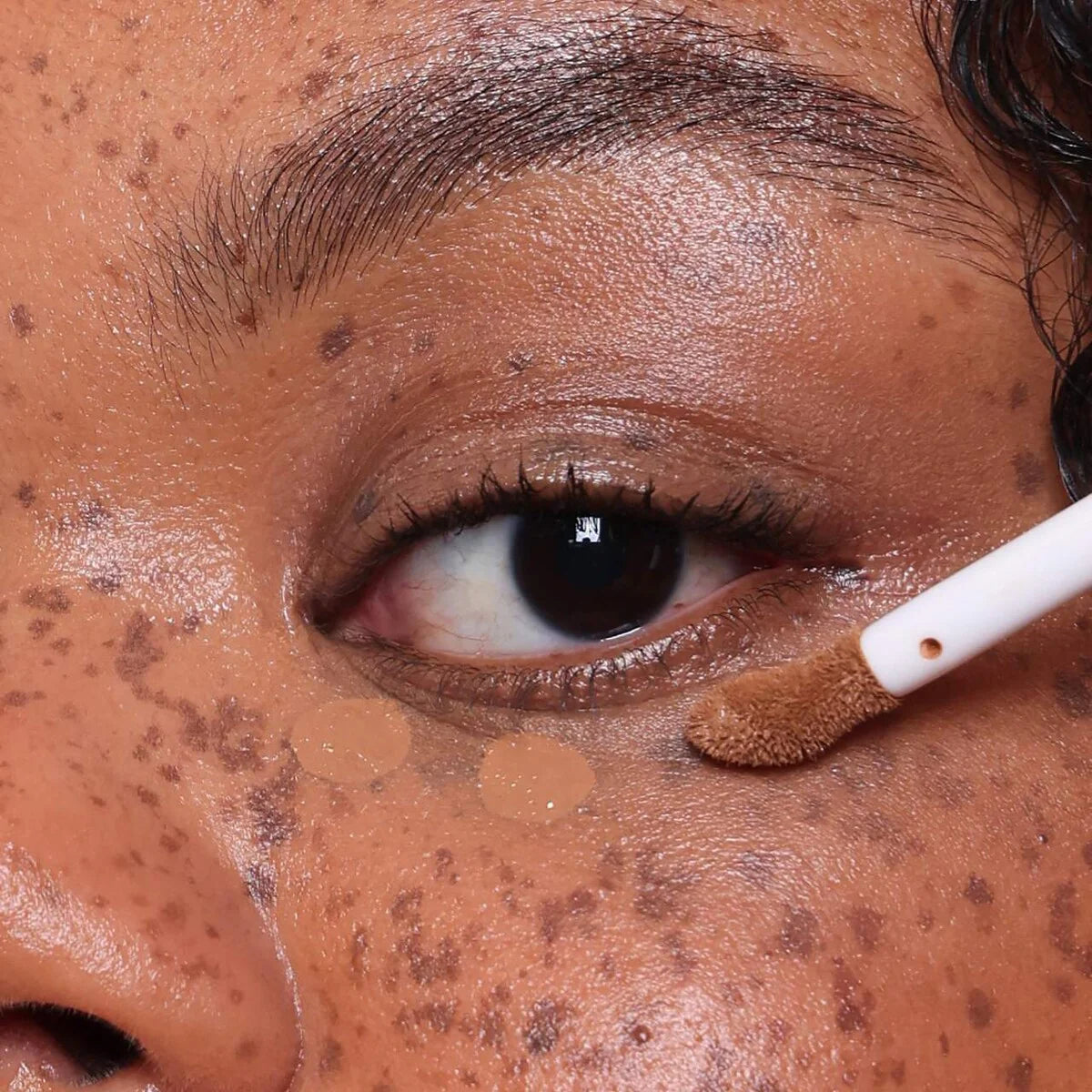 REFY Brightening and Blurring Serum Concealer with Plant-Derived Squalene