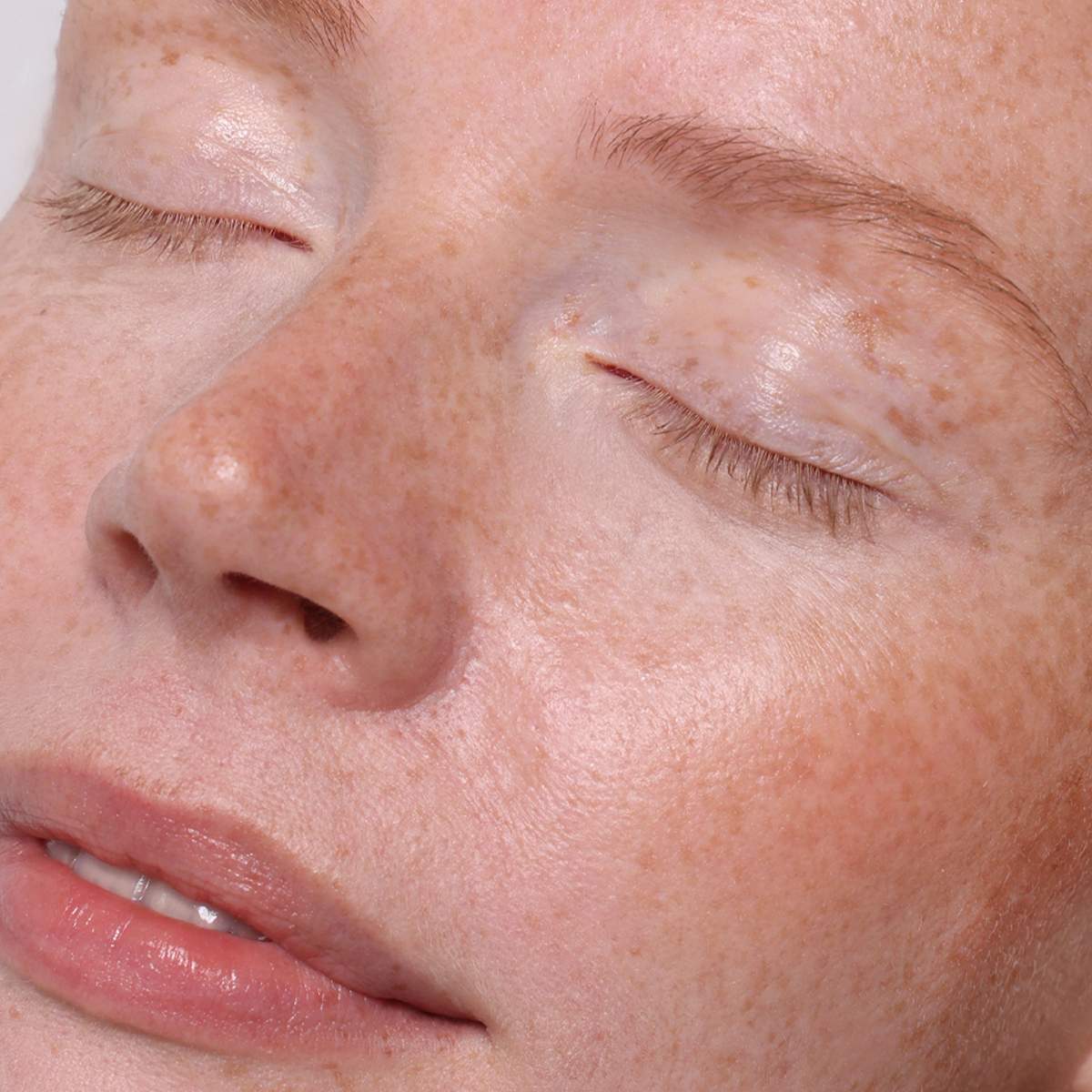 REFY Face Setter Hydrating and Plumping Setting Spray with Polyglutamic Acid